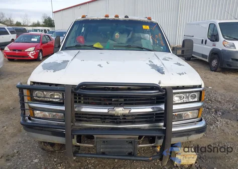 1997 GMC Suburban 2500 Sl z USA, uszkodzony, nr VIN 3GKGK26F7VG509851